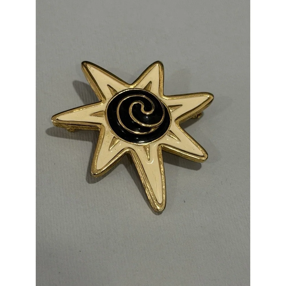 Vintage Gold Tone Enamel Starburst Brooch Cream Black Spiral Celestial Sun Pin